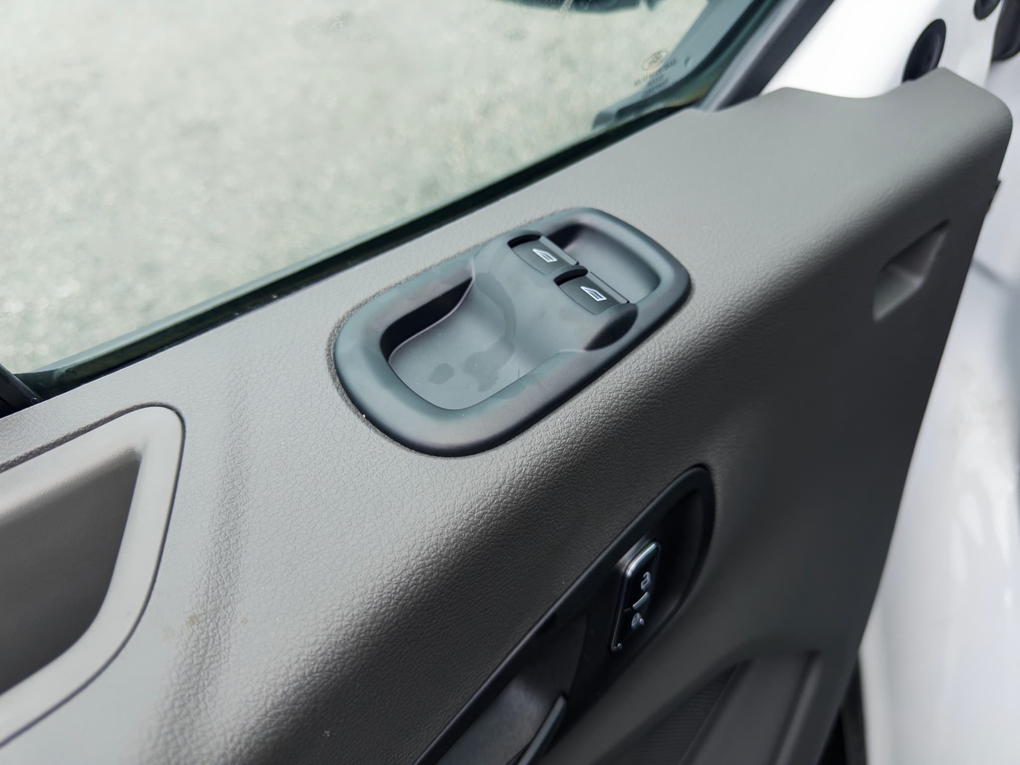 2024 Ford E-Transit view 8