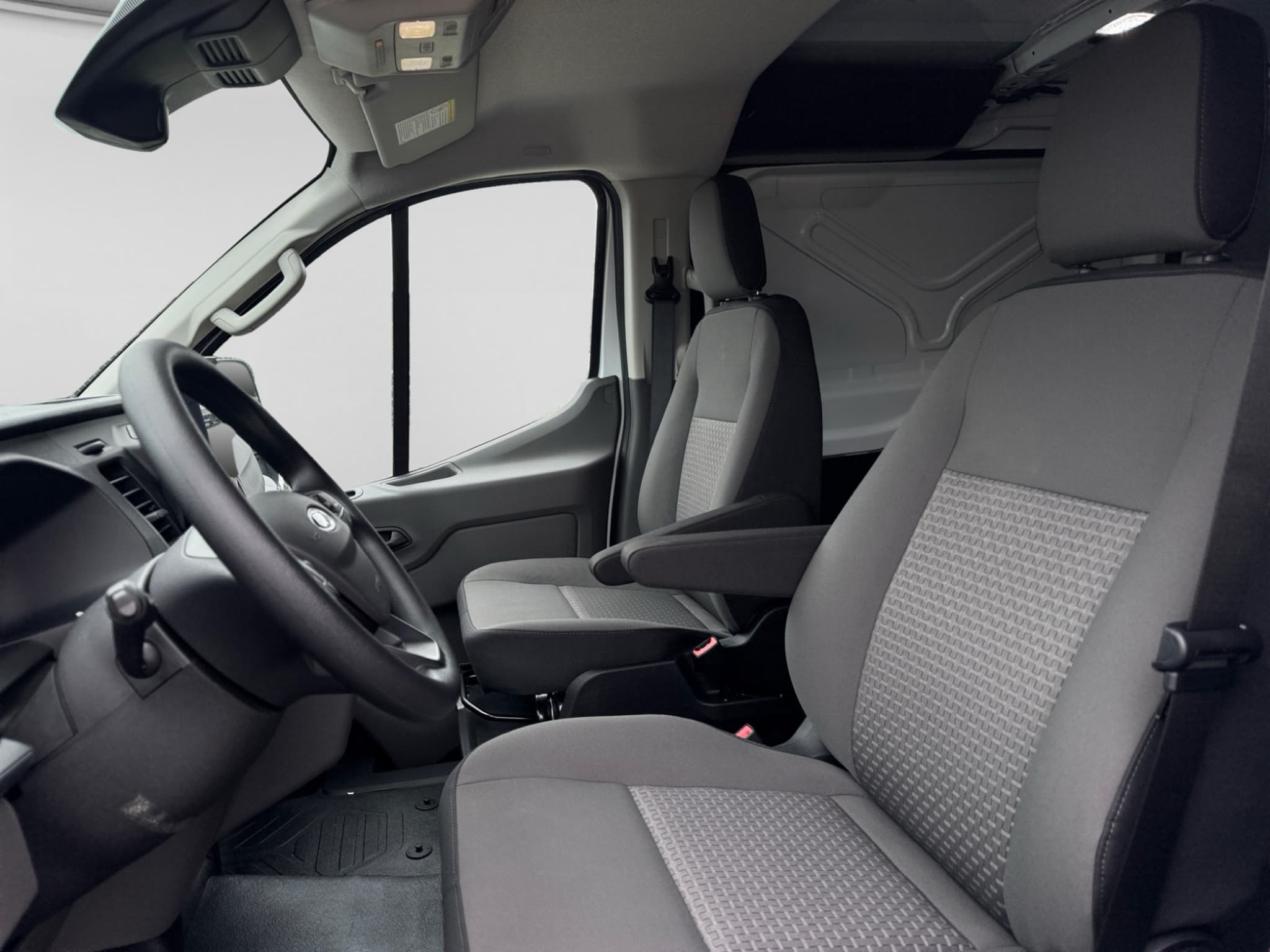 2024 Ford E-Transit view 18
