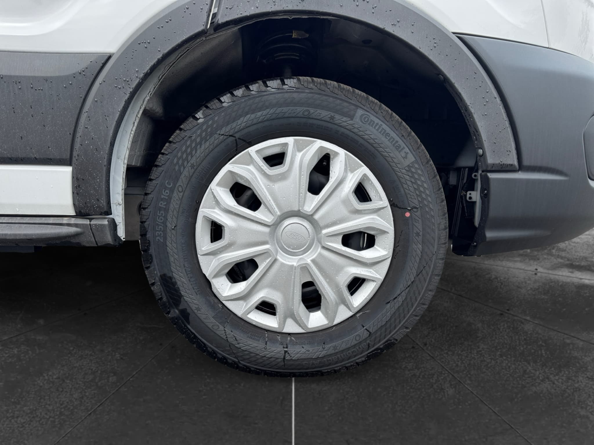 2024 Ford E-Transit view 31