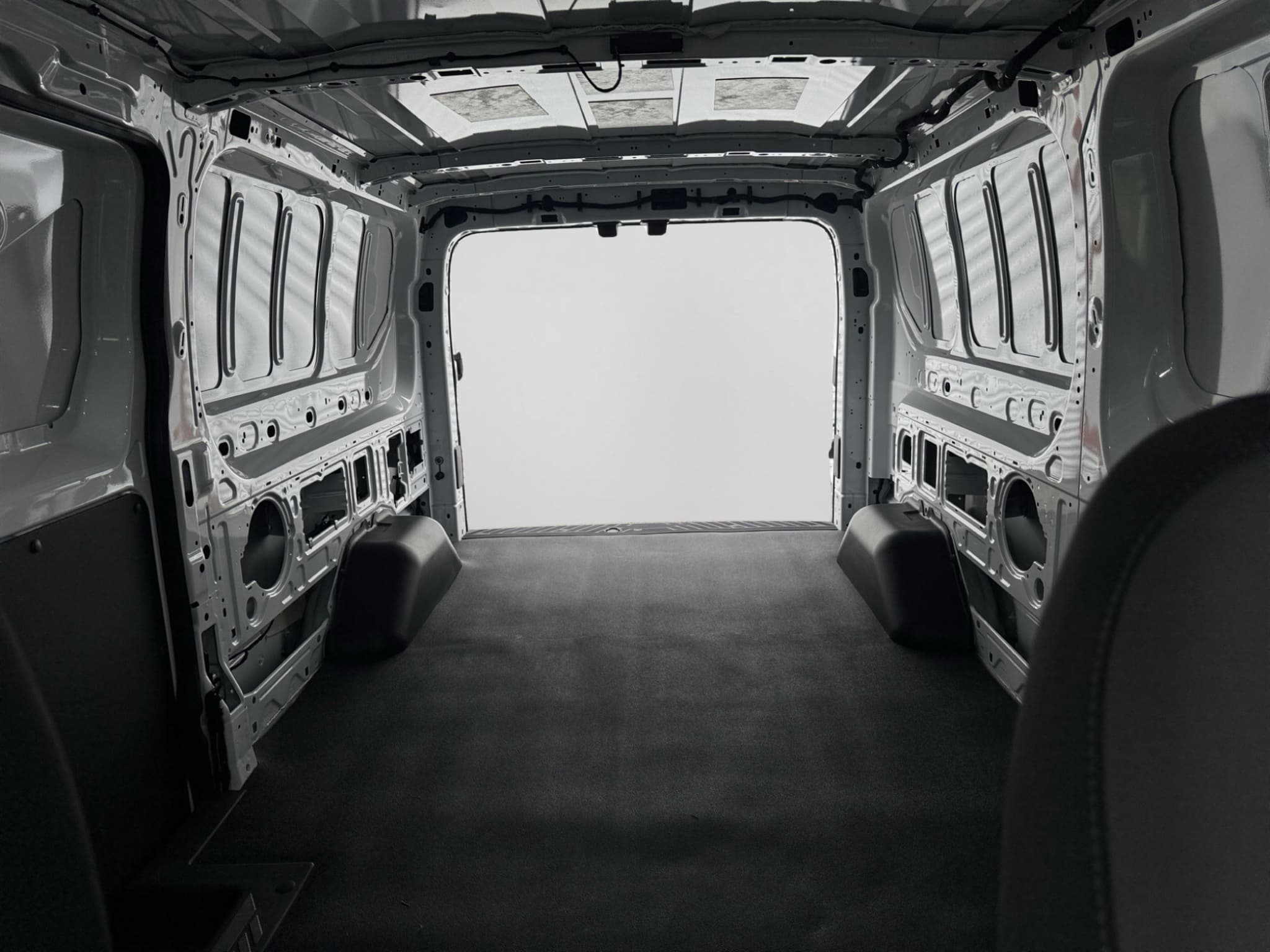 2024 Ford E-Transit view 22