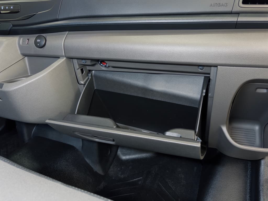 2024 Ford E-Transit view 21
