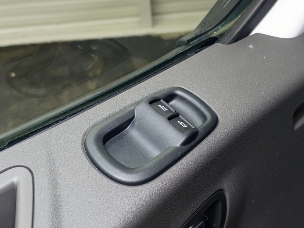 2024 Ford E-Transit view 9