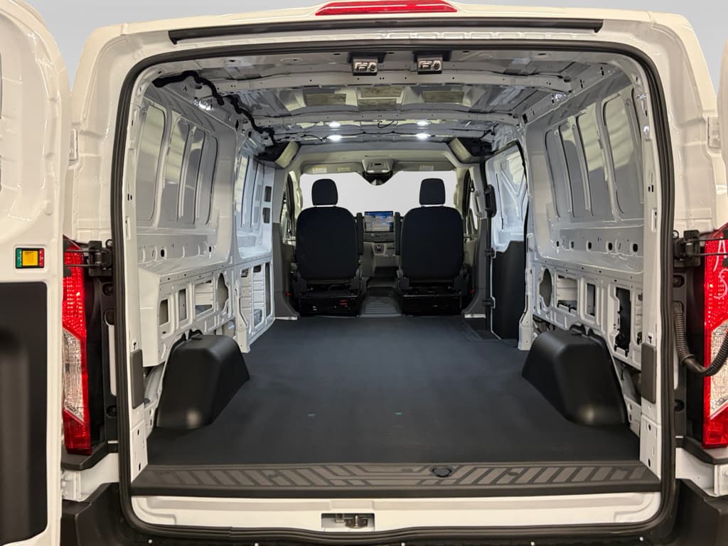 2024 Ford E-Transit view 25