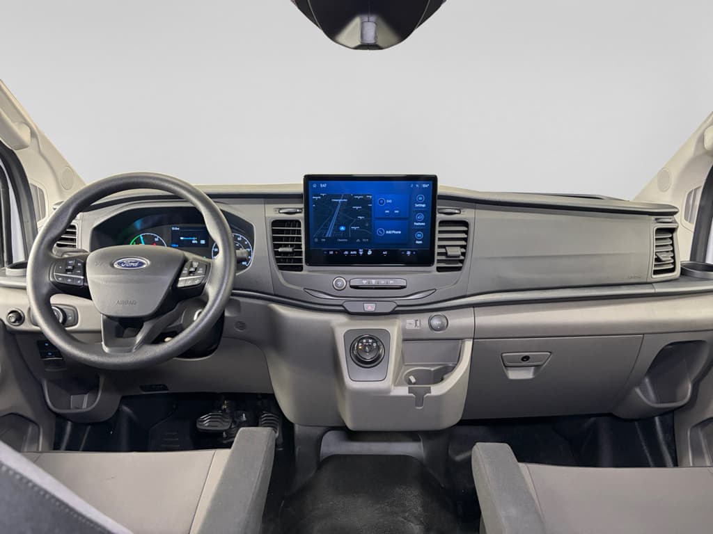2024 Ford E-Transit view 18