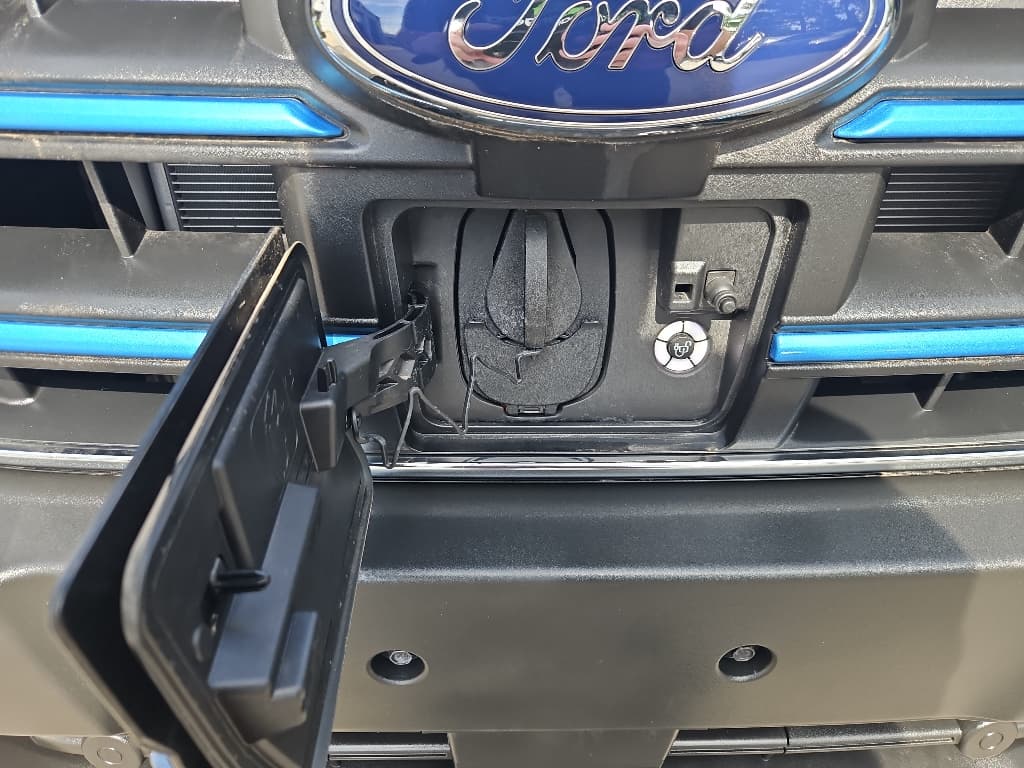 2024 Ford E-Transit view 5