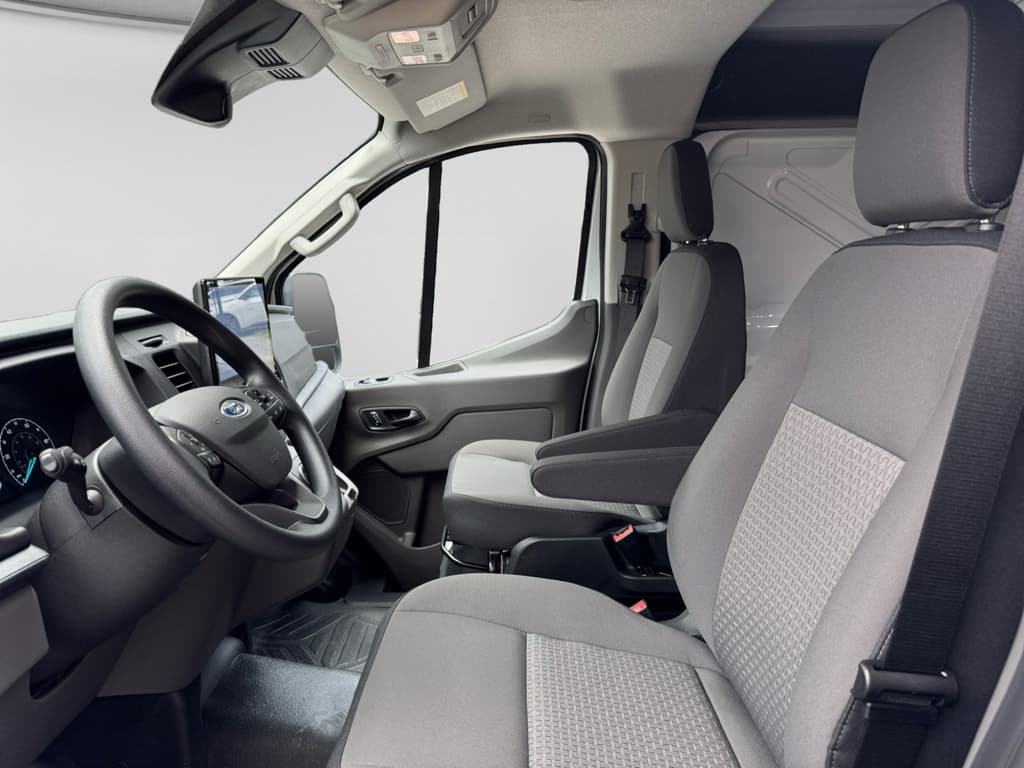 2024 Ford E-Transit view 19