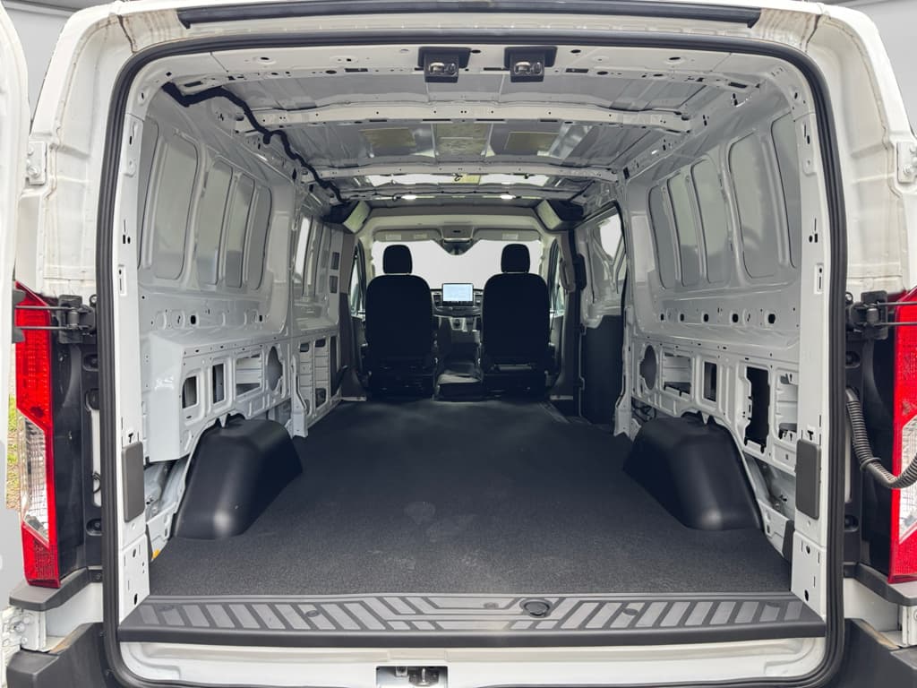 2024 Ford E-Transit view 25