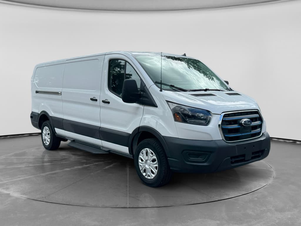 2024 Ford E-Transit view 4