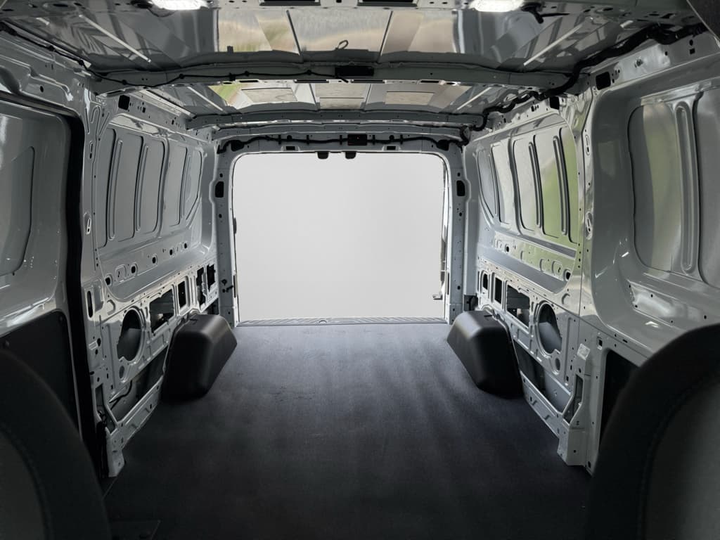 2024 Ford E-Transit view 24