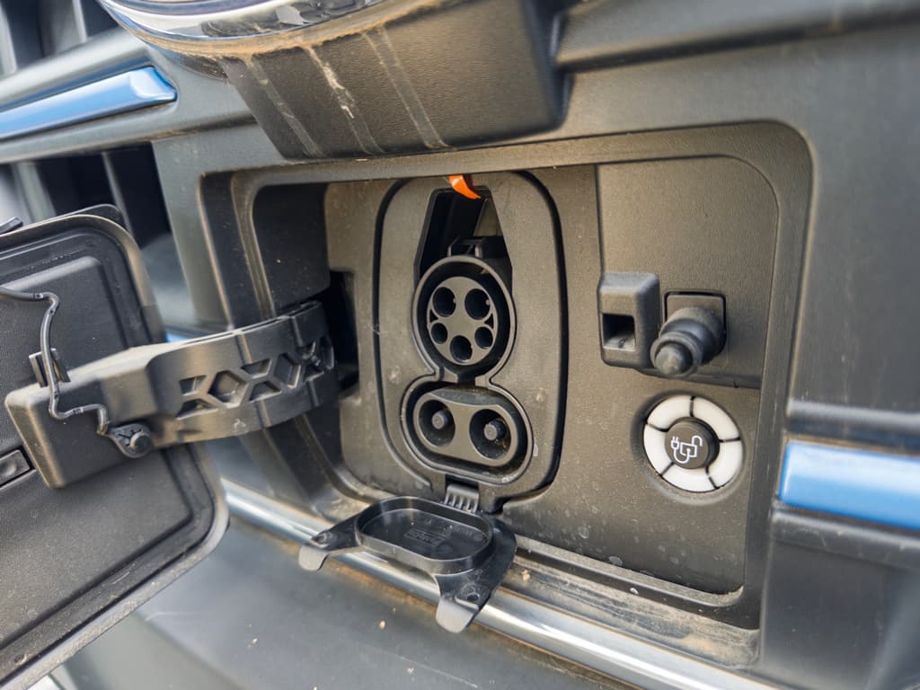 2024 Ford E-Transit view 5