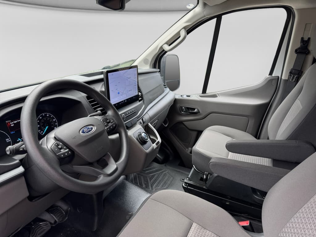 2024 Ford E-Transit view 20