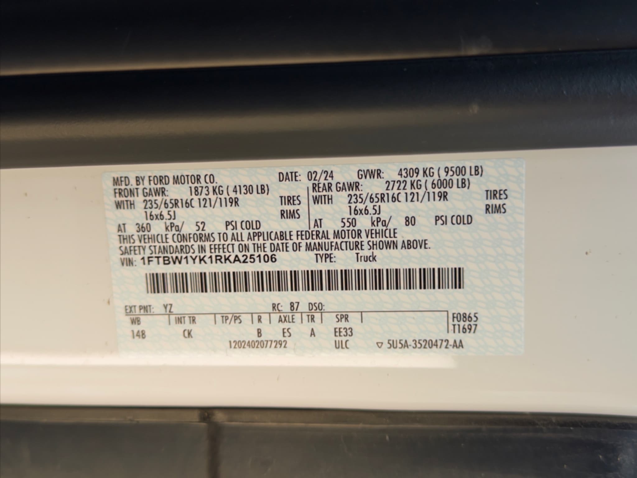 2024 Ford E-Transit view 26