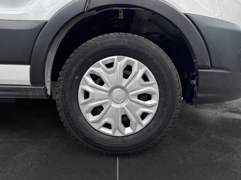 2024 Ford E-Transit view 32
