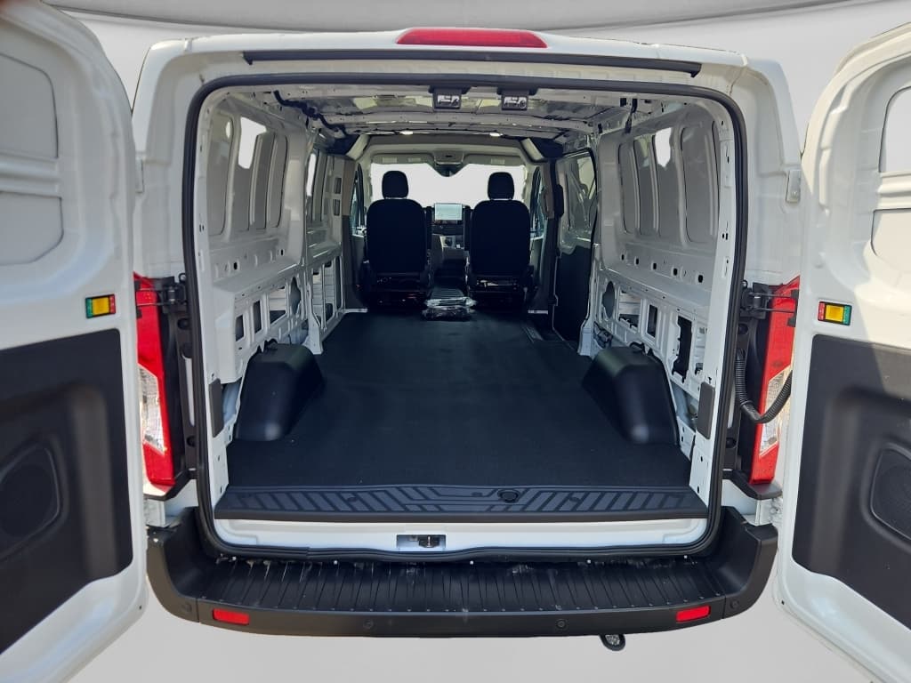 2024 Ford E-Transit view 22