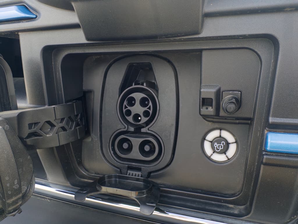 2024 Ford E-Transit view 5