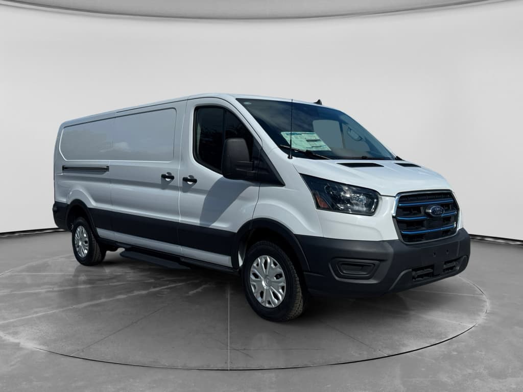 2024 Ford E-Transit view 4