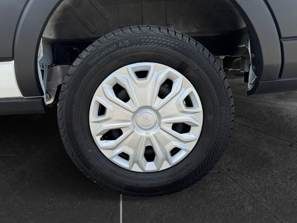 2024 Ford E-Transit view 29