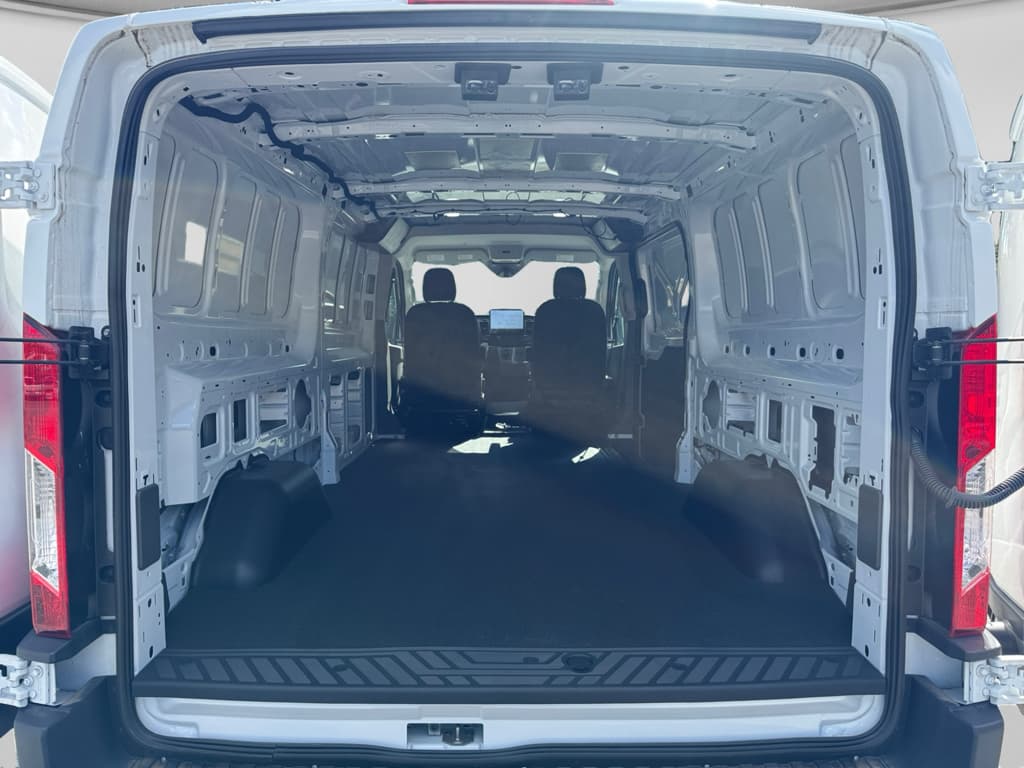 2024 Ford E-Transit view 24