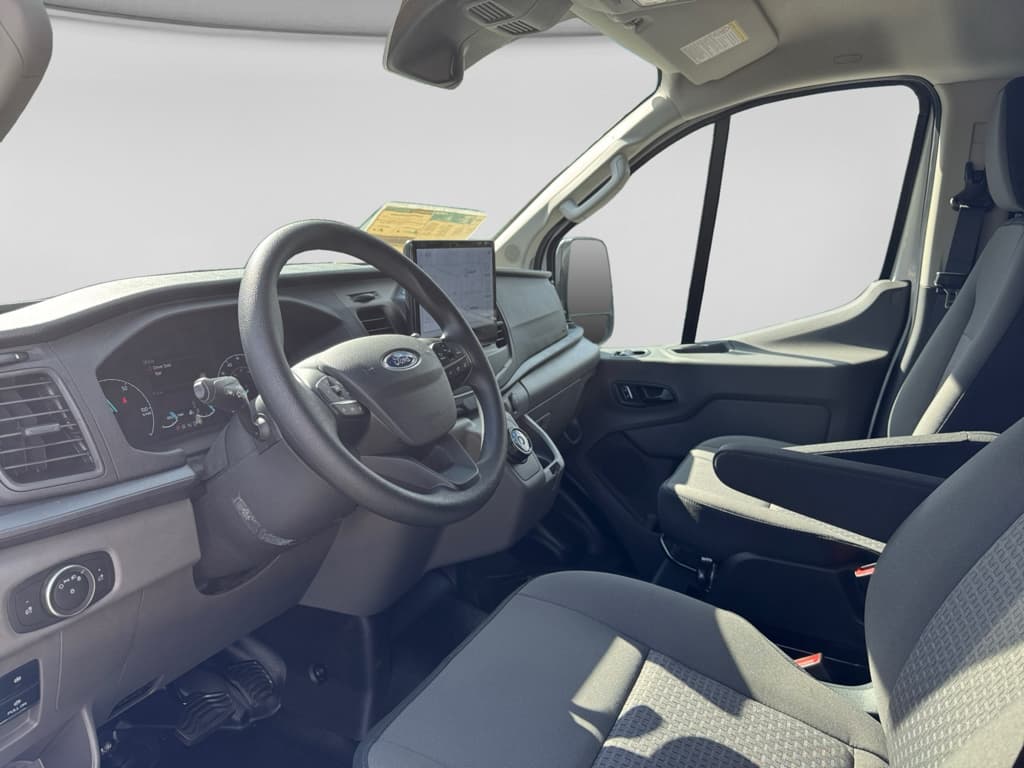 2024 Ford E-Transit view 19