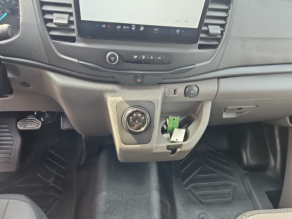 2024 Ford E-Transit view 17