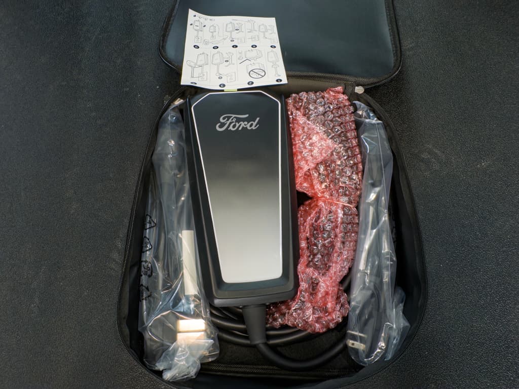 2024 Ford E-Transit view 6
