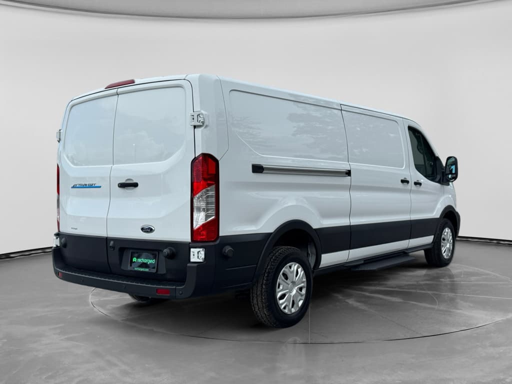 2024 Ford E-Transit view 3