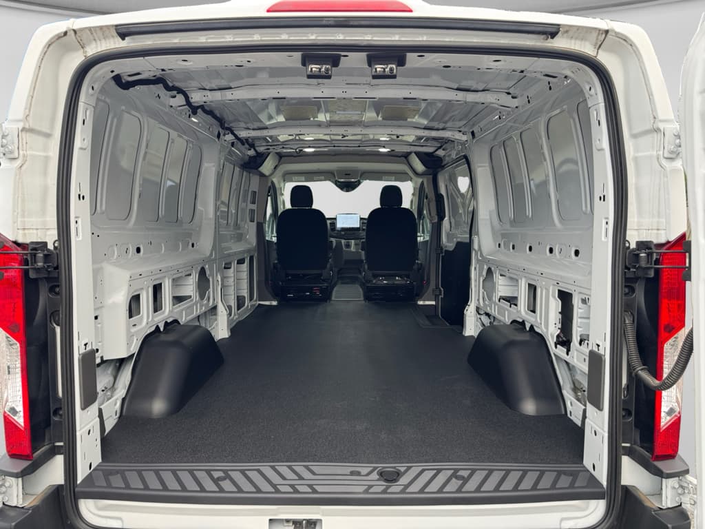 2024 Ford E-Transit view 24