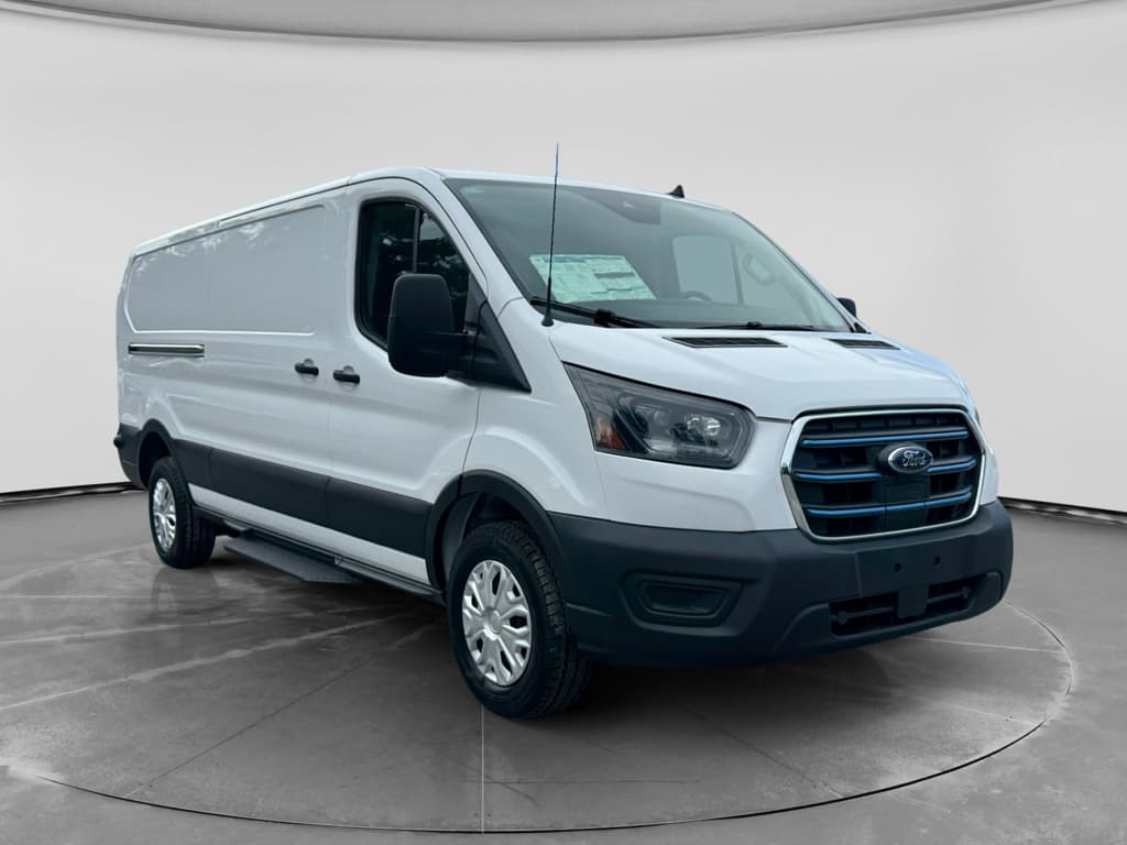 2024 Ford E-Transit view 4