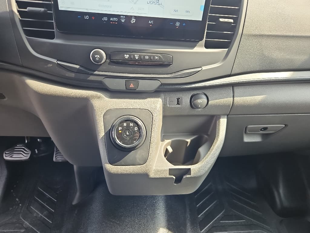 2024 Ford E-Transit view 17