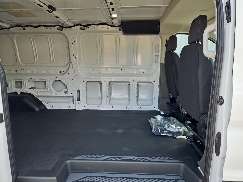 2024 Ford E-Transit view 20