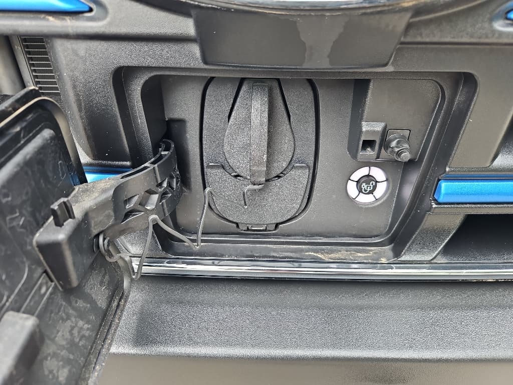 2024 Ford E-Transit view 5