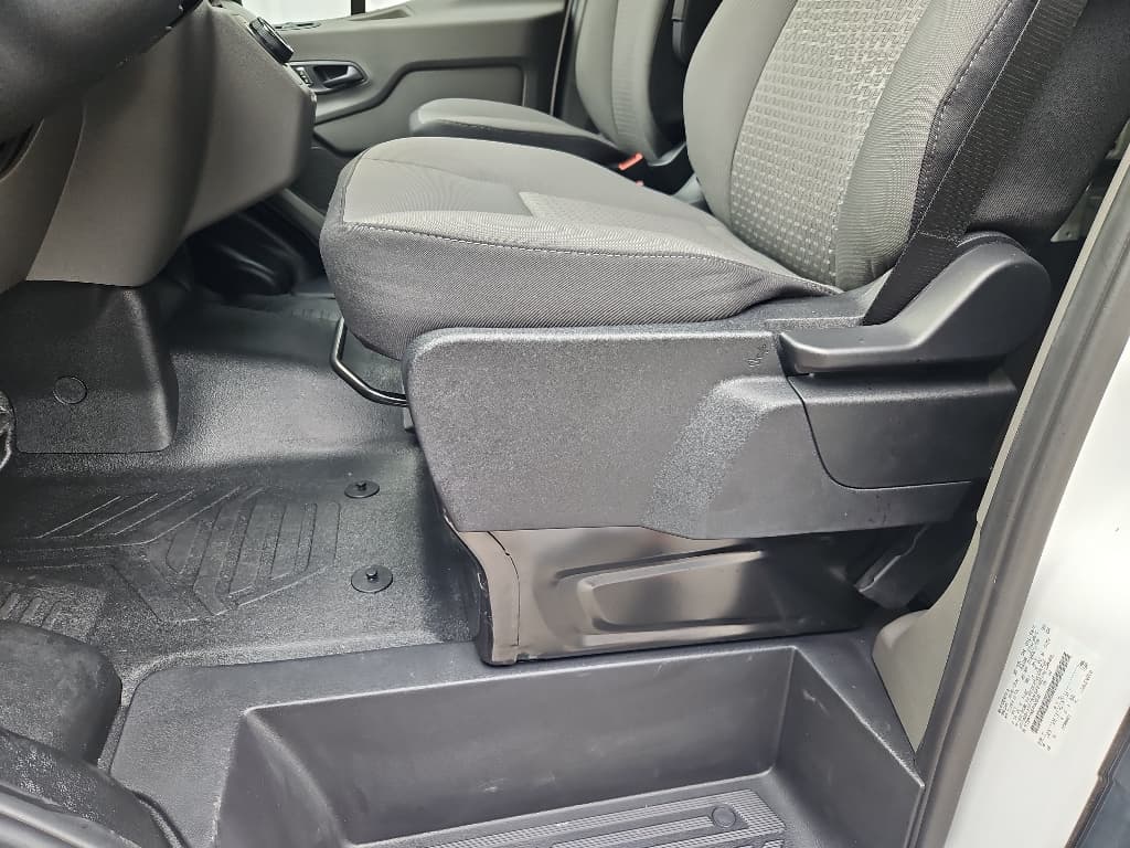 2024 Ford E-Transit view 7