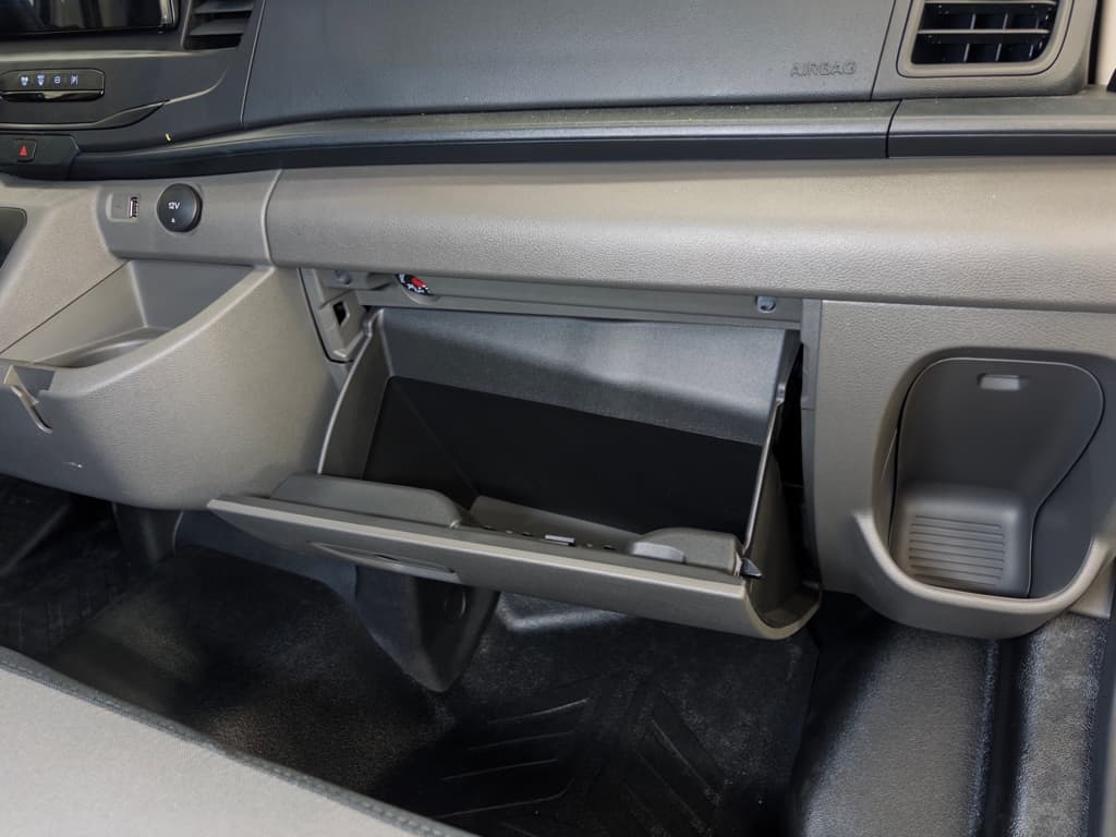 2024 Ford E-Transit view 22