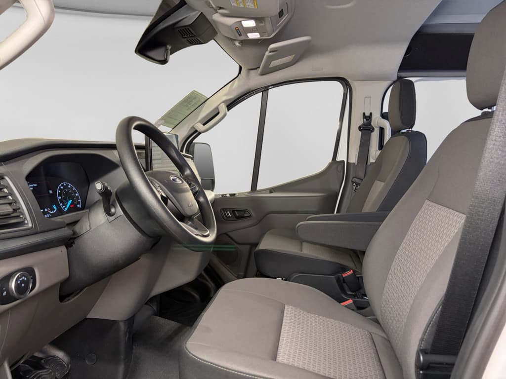 2024 Ford E-Transit view 20