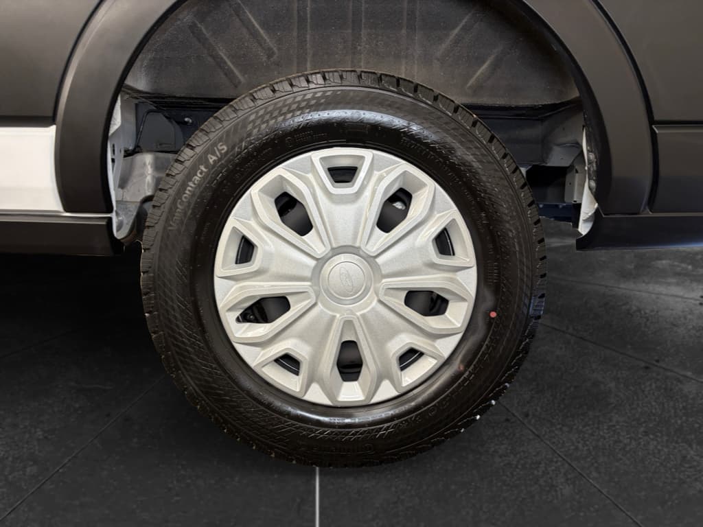 2024 Ford E-Transit view 31