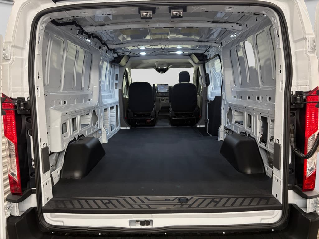 2024 Ford E-Transit view 25