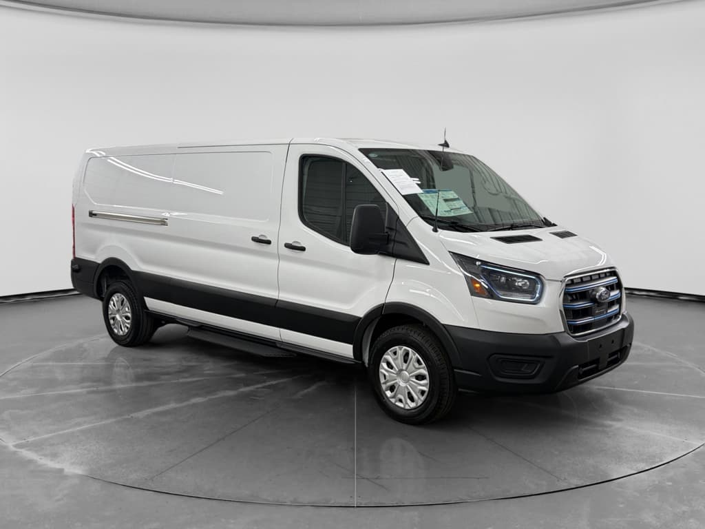 2024 Ford E-Transit view 4