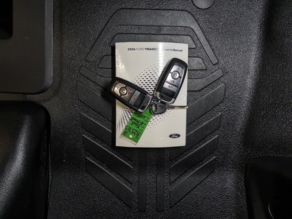 2024 Ford E-Transit view 23