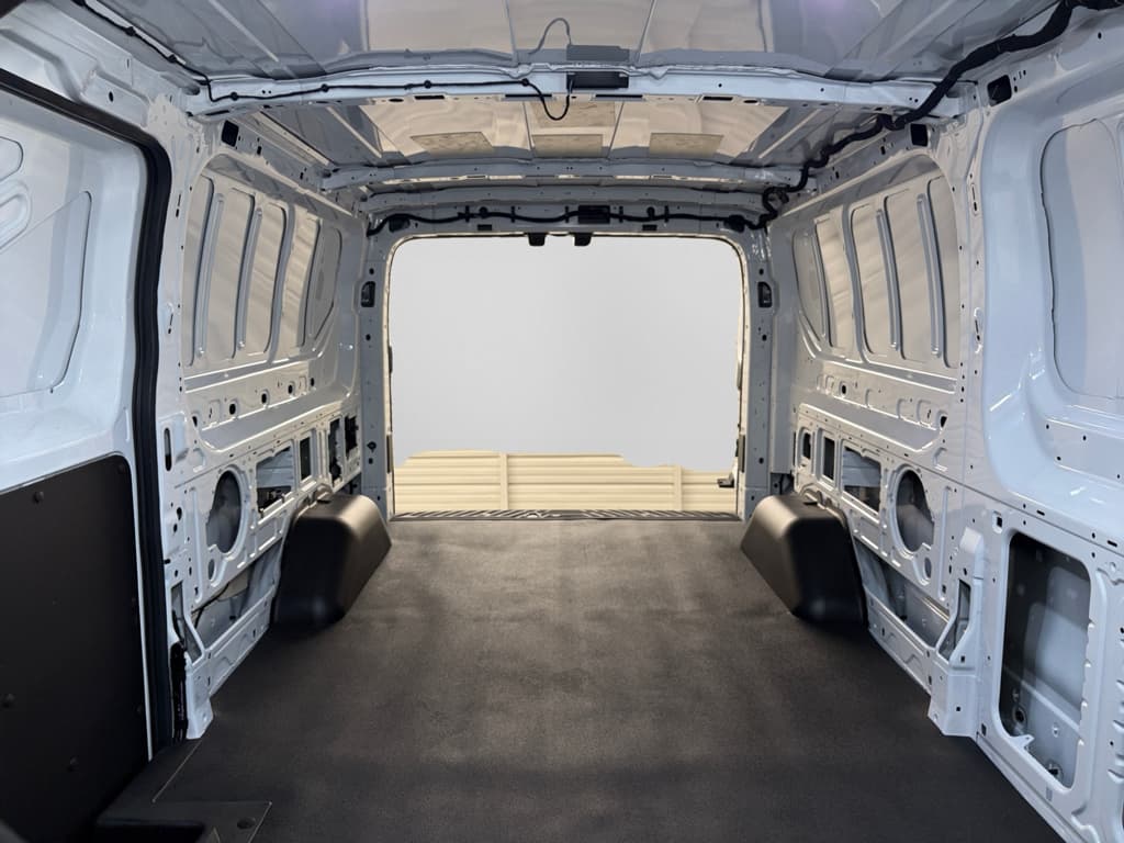2024 Ford E-Transit view 26