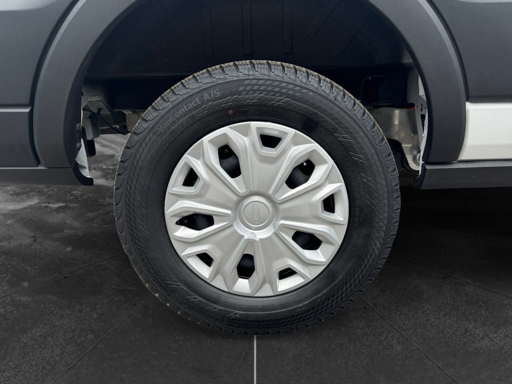 2024 Ford E-Transit view 31