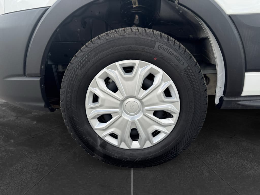 2024 Ford E-Transit view 25