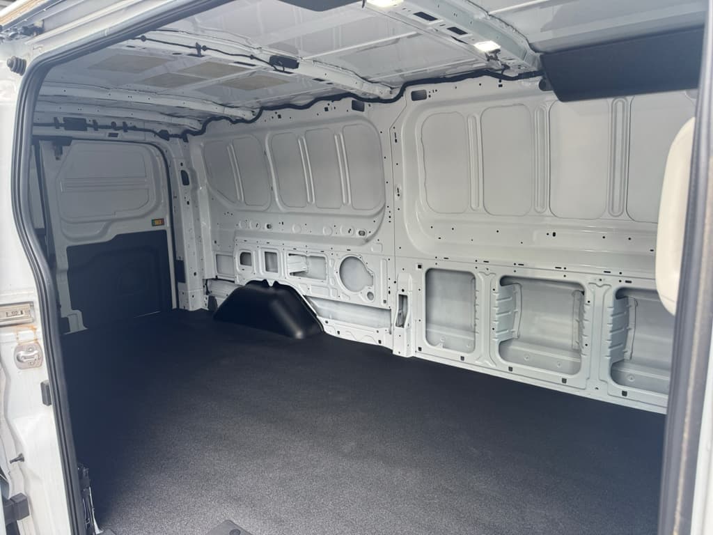2024 Ford E-Transit view 21