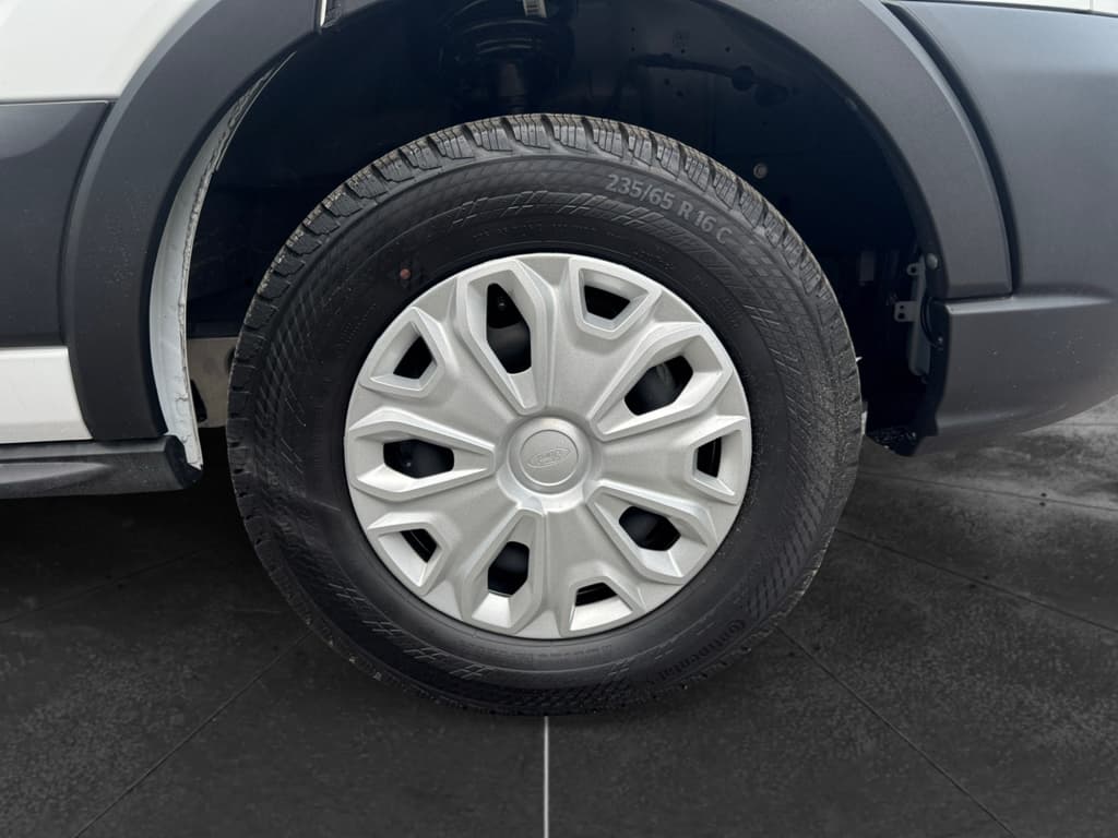 2024 Ford E-Transit view 29