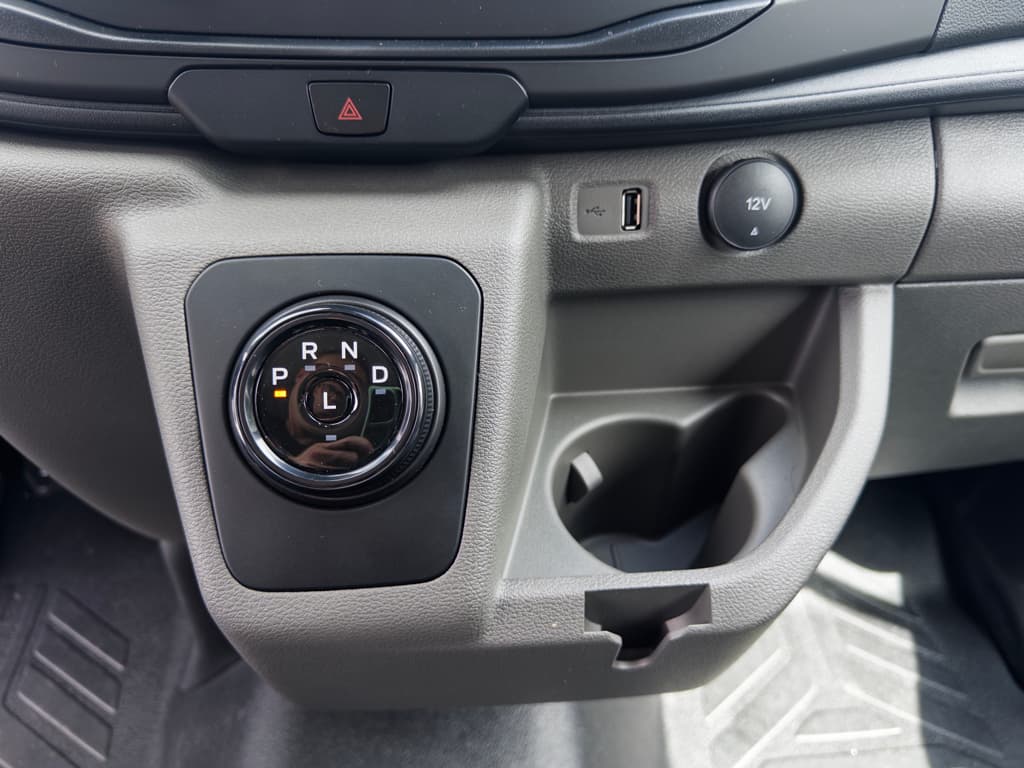 2024 Ford E-Transit view 17
