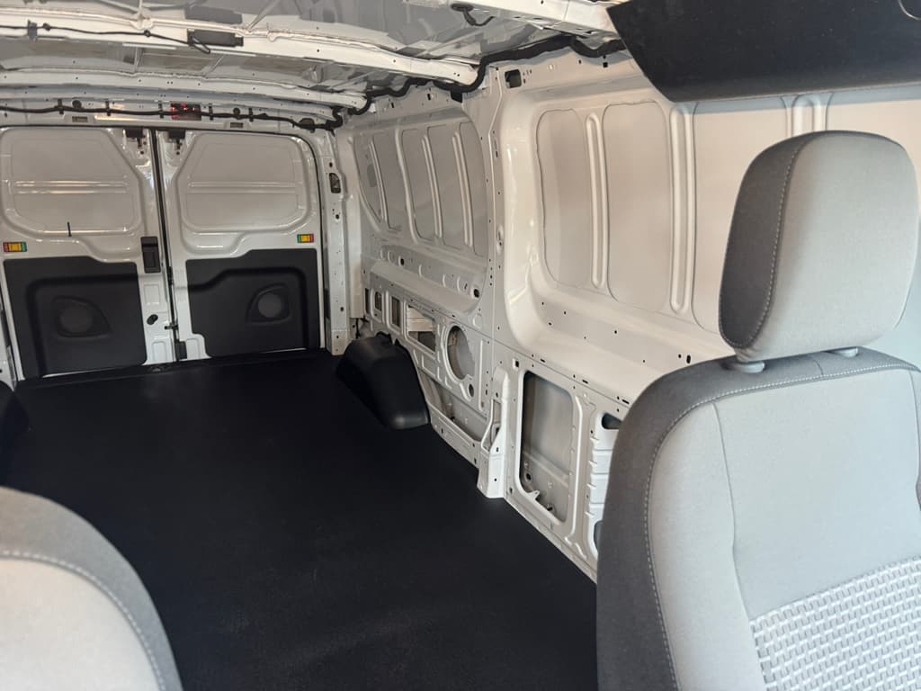 2024 Ford E-Transit view 22