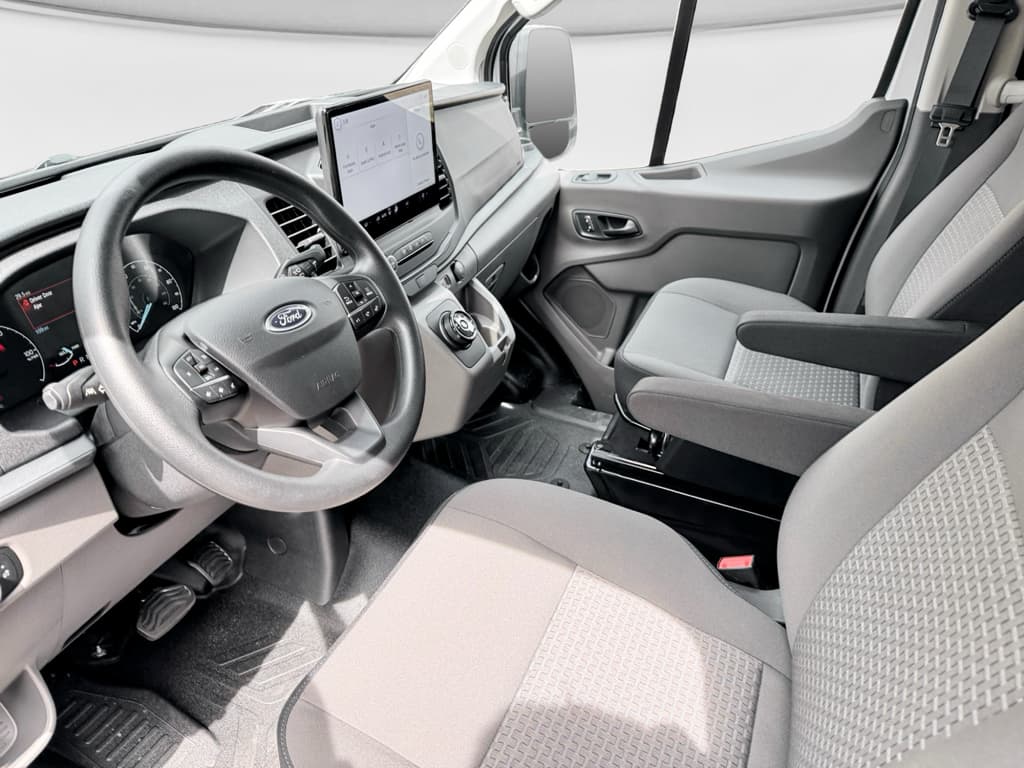 2024 Ford E-Transit view 17
