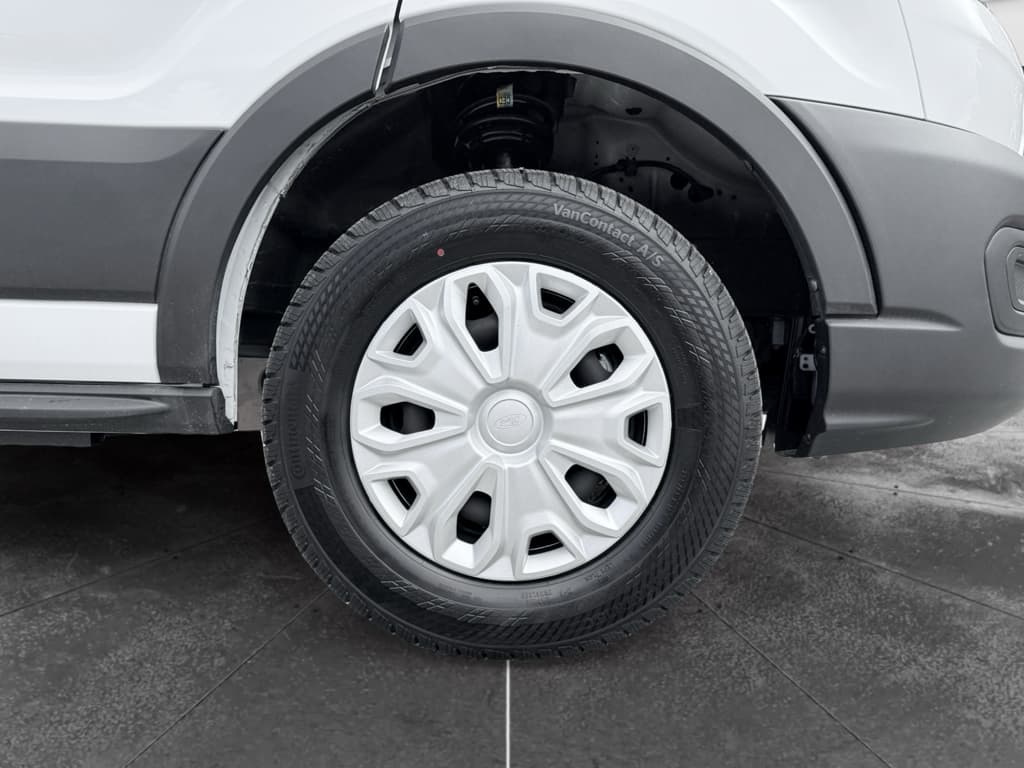 2024 Ford E-Transit view 29