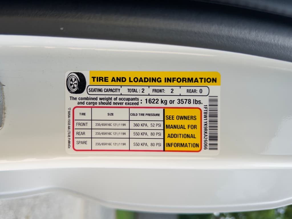 2024 Ford E-Transit view 24