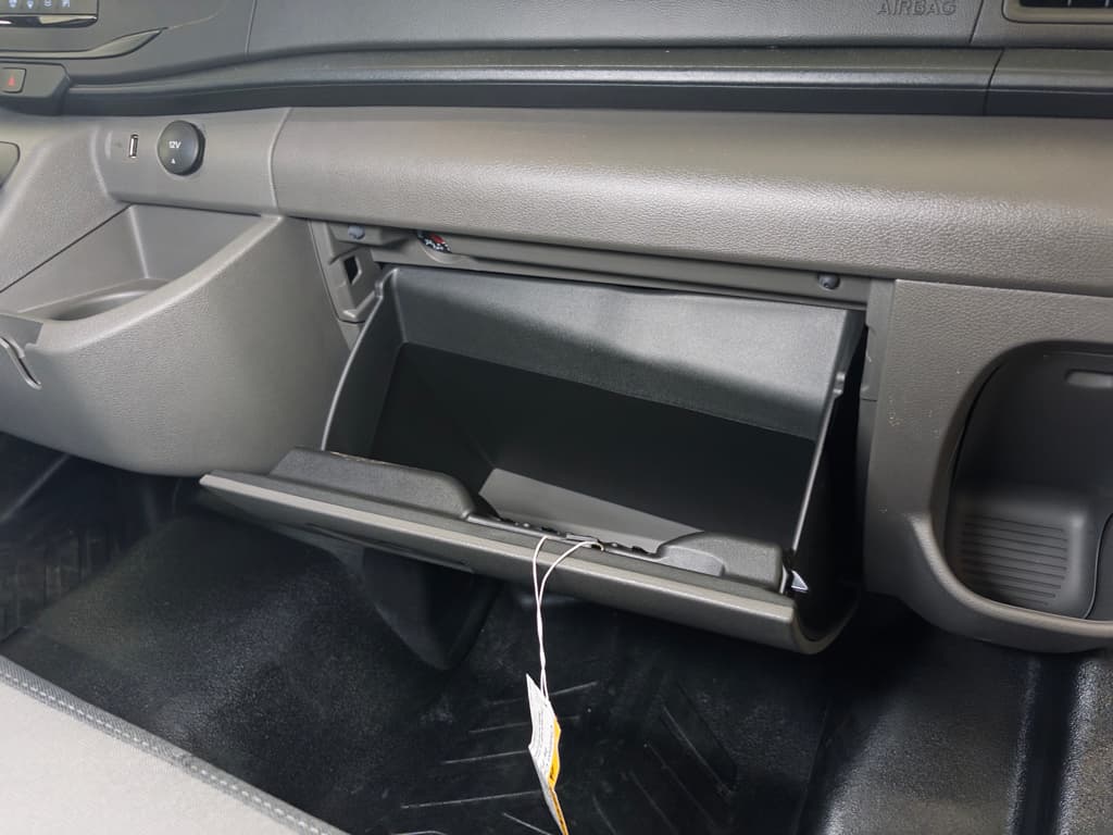 2024 Ford E-Transit view 18