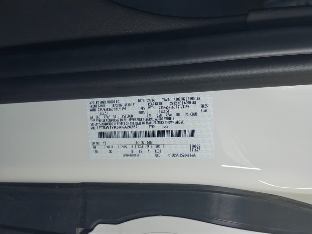 2024 Ford E-Transit view 24